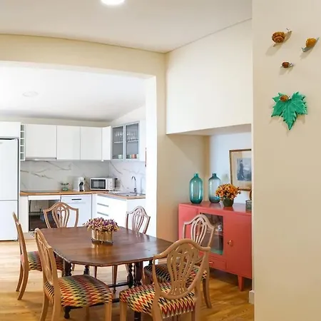 Renovated Traditional House W 3br & Outdoor Space