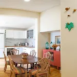 Renovated Traditional House W 3br & Outdoor Space