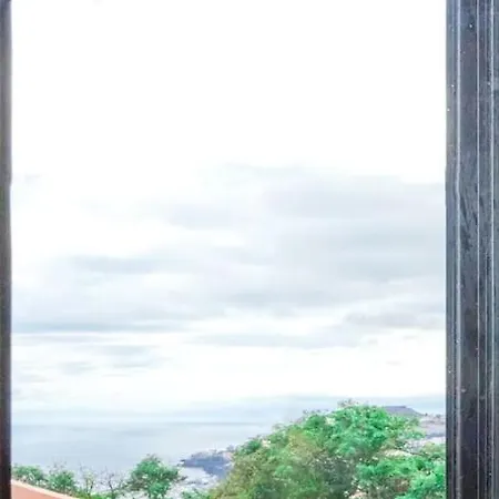 Renovated Traditional House W 3br & Outdoor Space Villa Funchal (Madeira)