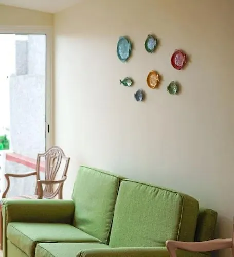 Villa Renovated Traditional House W 3br & Outdoor Space *