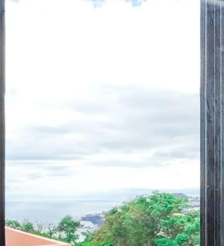 Renovated Traditional House W 3br & Outdoor Space Villa Funchal (Madeira)
