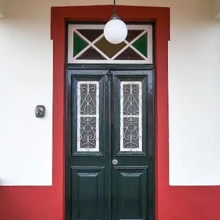 Renovated Traditional House W 3br & Outdoor Space