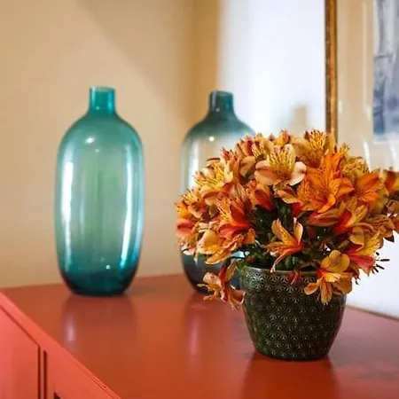 Willa Renovated Traditional House W 3br & Outdoor Space