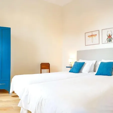 Villa Renovated Traditional House W 3br & Outdoor Space *