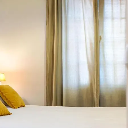 Villa Renovated Traditional House W 3br & Outdoor Space *