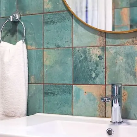 Renovated Traditional House W 3br & Outdoor Space Фуншал