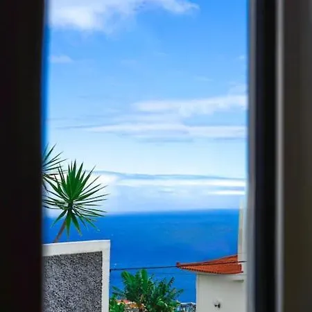 Renovated Traditional House W 3br & Outdoor Space * Funchal (Madeira)