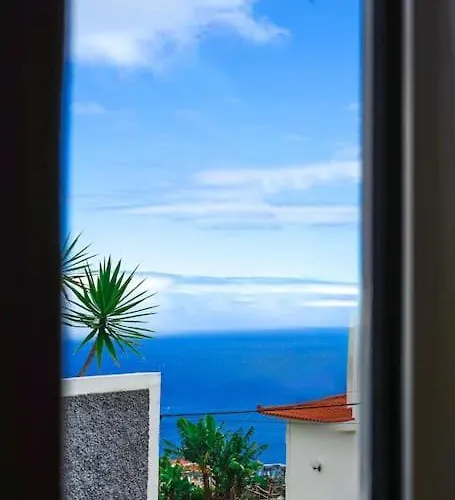 Renovated Traditional House W 3br & Outdoor Space * Φουνκάλ