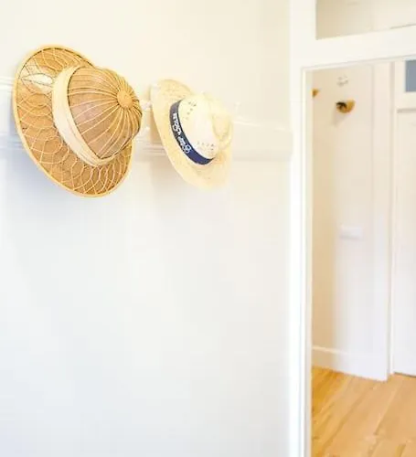 Βίλα Renovated Traditional House W 3br & Outdoor Space Φουνκάλ