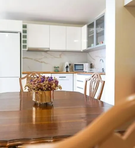 Βίλα Renovated Traditional House W 3br & Outdoor Space *