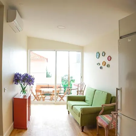 Renovated Traditional House W 3br & Outdoor Space